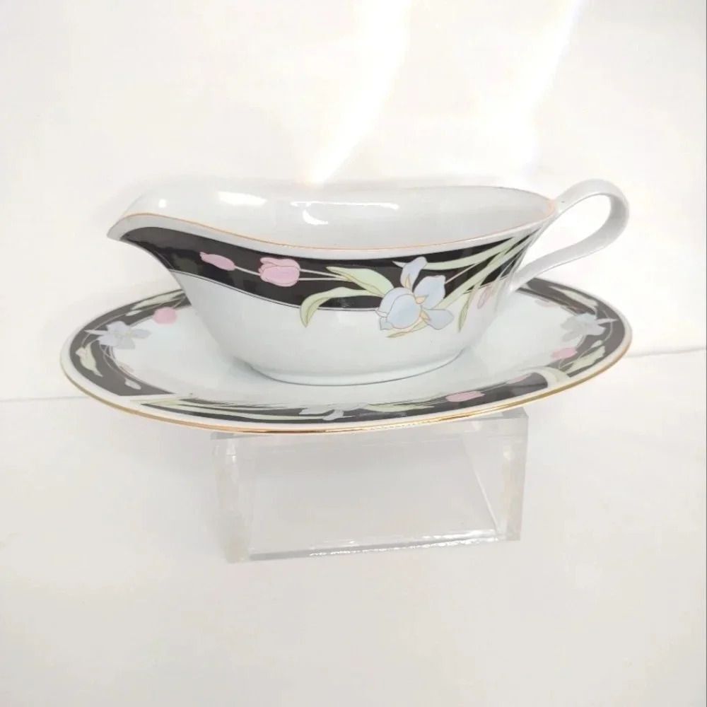 Fairfield Vanessa Gravy Boat with Plate Gold trim Floral Vintage Discontinued
